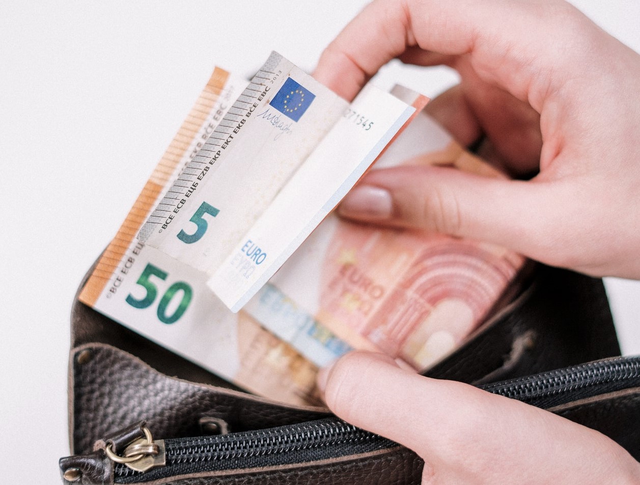 Europa, sì al tetto all’utilizzo del contante. Cosa Cambierà?