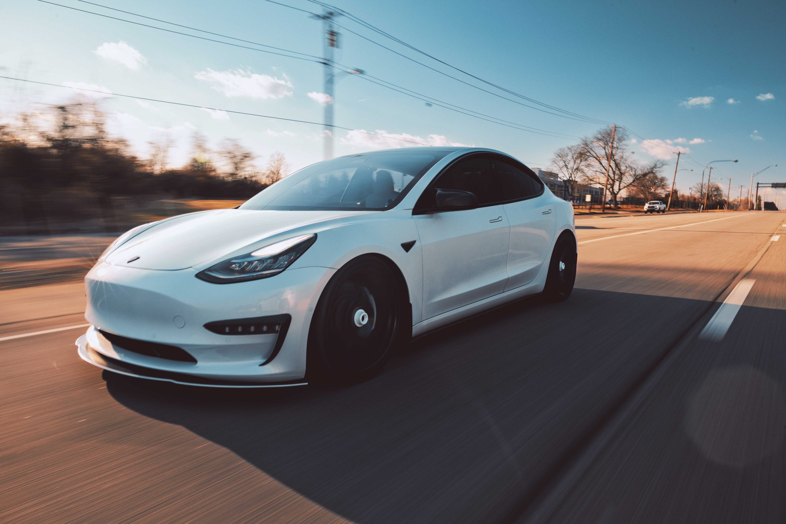 La Cina vieta le Tesla e anche la Svizzera non scherza