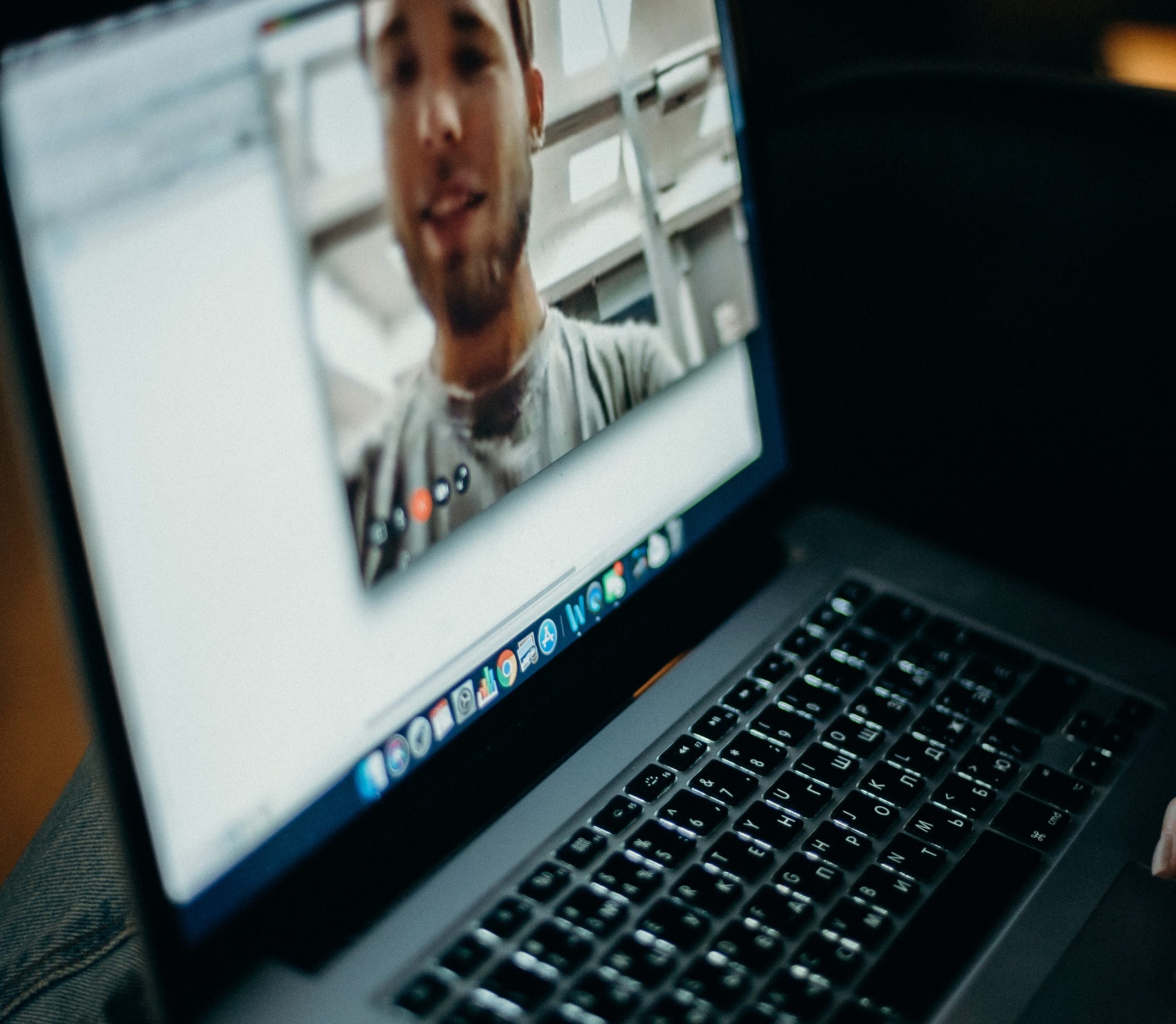 Si rifiuta di lavorare con la web cam accesa licenziato!