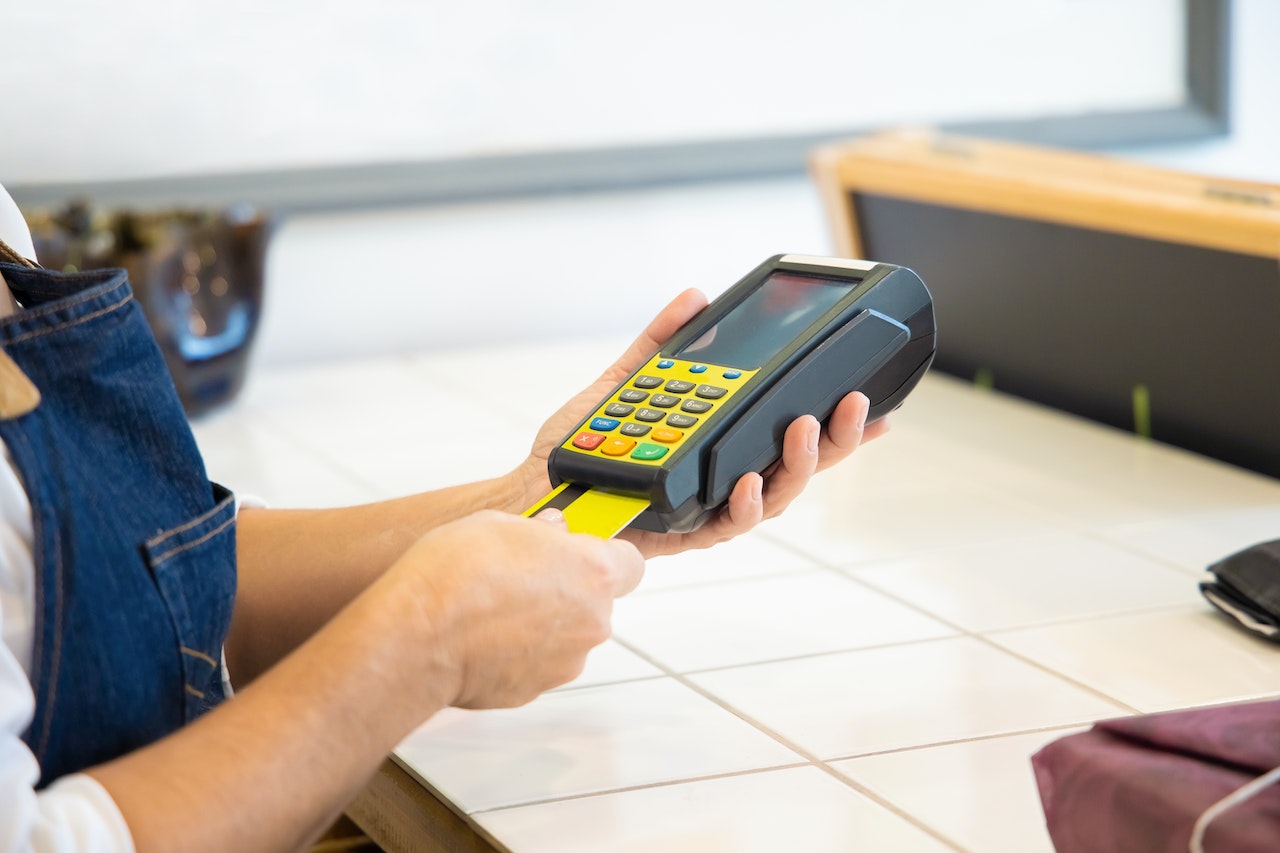 Via l’obbligo di POS per i Tabaccai