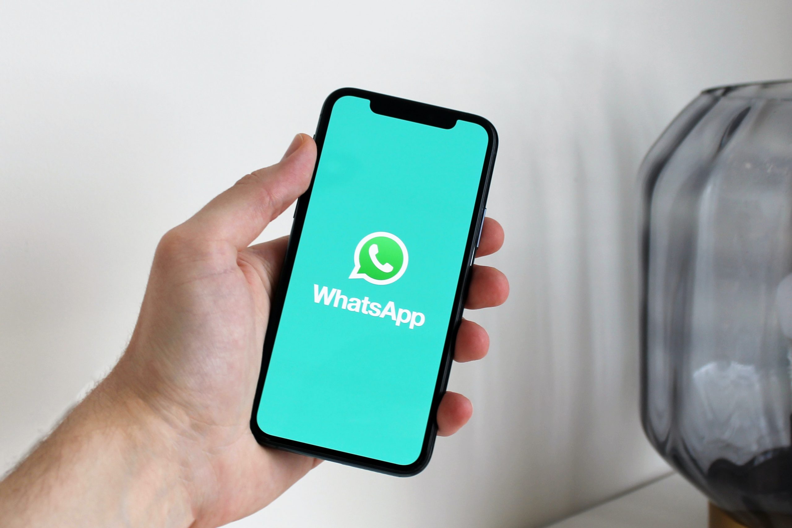 Zuckerberg promette più privacy su WhatsApp